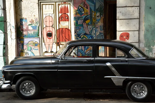 Havana, Küba sokakta eski Amerikan araba