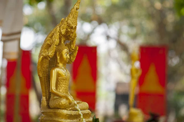 Вода Вливається Статуї Будди Святі Сонгкрана — стокове фото