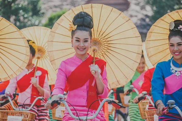 Chiang Mai Tailandia Enero 2017 Festival Paraguas Bosang Mujeres Traje — Foto de Stock