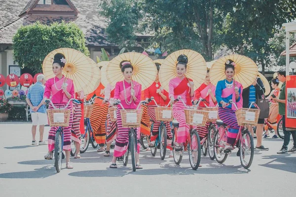 Chiang Mai Tailandia Enero 2017 Festival Paraguas Bosang Mujeres Traje — Foto de Stock