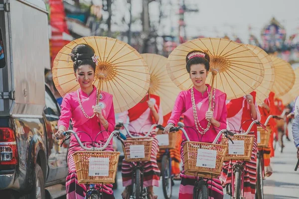 Chiang Mai Tailandia Enero 2017 Festival Paraguas Bosang Mujeres Traje —  Fotos de Stock