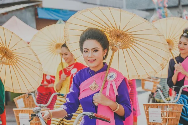 Chiang Mai Tailandia Enero 2017 Festival Paraguas Bosang Mujeres Traje — Foto de Stock