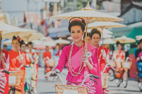 Chiang Mai Tailandia Enero 2017 Festival Paraguas Bosang Mujeres Traje — Foto de Stock