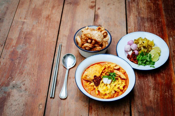 Khao Soi Makanan Tradisional Thailand Kari Thailand Dengan Dengan Kari — Stok Foto