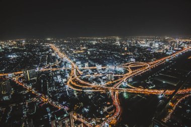 Gece şehir merkezi Bangkok 'ta, BAIYOKE Sky kulesinin tepesinden