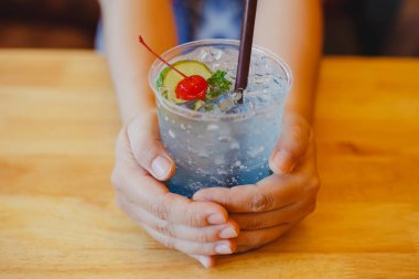 Mavi Kokteyl Kirazlı ve limonlu