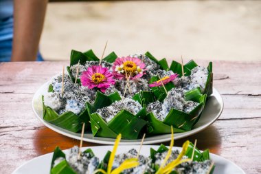 soya fasulyesi, fasulyeli pirinç krepi ve Hindistan cevizli Tayland tatlıları.