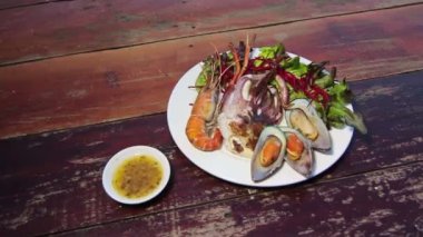 Elektrikli aletlerin restoranında deniz ürünleri pişirme