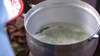 soya fasulyesi, fasulyeli pirinç krepi ve Hindistan cevizli Tayland tatlıları.