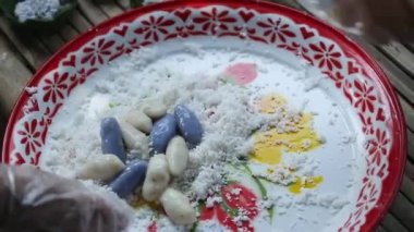 soya fasulyesi, fasulyeli pirinç krepi ve Hindistan cevizli Tayland tatlıları.