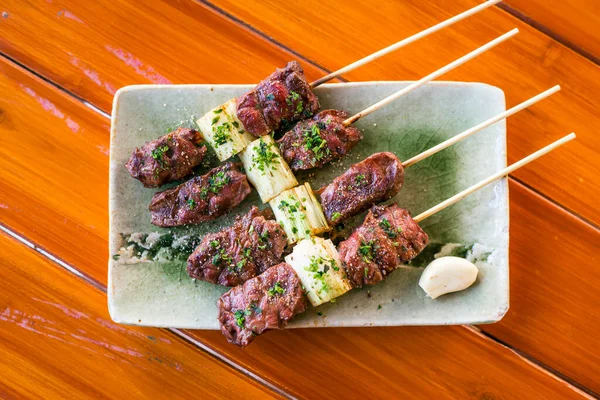 Japon usulü ızgara ya da yakitori Japon usulü dinlenme hizmeti sunar.