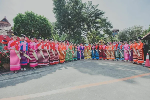 Chiang Mai Tailandia Enero 2017 Festival Paraguas Bosang Mujeres Traje — Foto de Stock