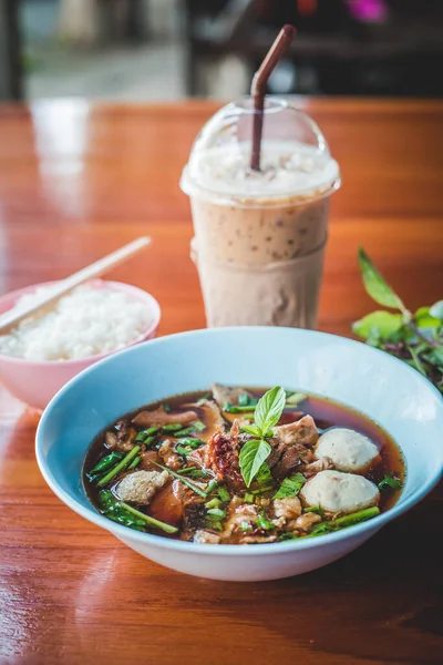 Змочений Суп Локшини Яловичини Noodle Soup Thai Style Клав Кров — стокове фото
