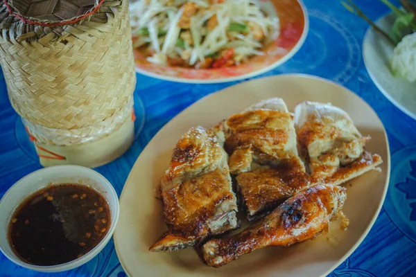 Ψητό Κοτόπουλο Ξυλάκι Ταϊλανδέζικο Τοπικό Βορειοανατολικό Δρόμο Τροφίμων — Φωτογραφία Αρχείου