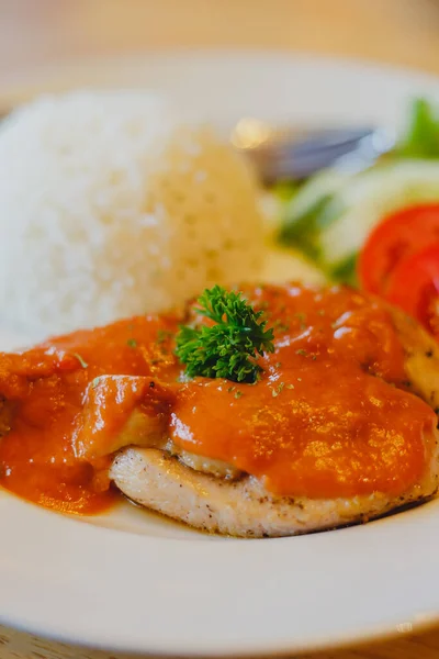 Nasi Dengan Steak Ayam Sebuah Kafe Restoran Piring — Stok Foto