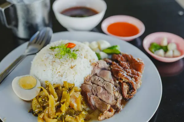 Тушеная Свиная Нога Рисе Ресторане Тайская Еда — стоковое фото