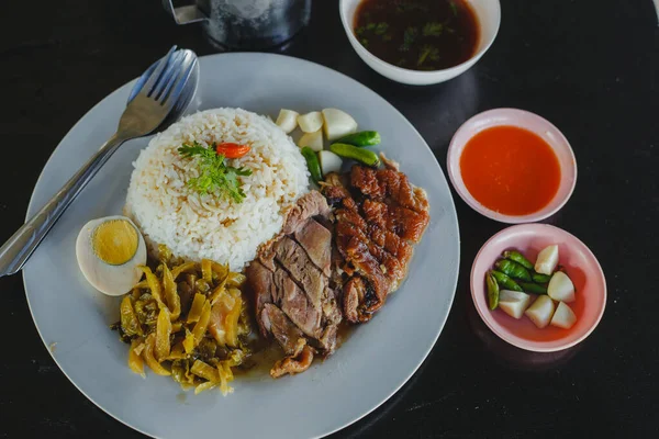 Duszona Wieprzowina Ryżu Restauracji Tajskie Jedzenie — Zdjęcie stockowe