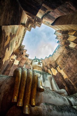 Wat Si Chum tapınağında oturan Buda resmi. Sukhothai Tarih Parkı 'nda. 