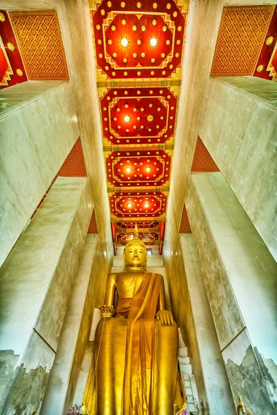 Groß Pflege Spiritualität Ruhige Szene Architektur Buddha Statue — Stockfoto