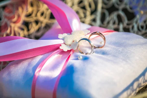 Dos Anillos Boda Como Eslabones Cadena Están Interconectados — Foto de Stock