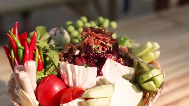 Ensalada Picante Carne Picada Carne Cruda Comida Larb Thai Norte — Vídeos de Stock