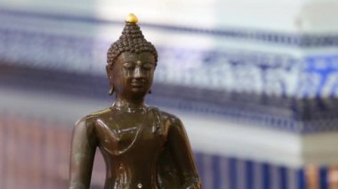 Buddha 'nın Yüzü' nün Yüzü 'nü bir Buda resmine serpiştirin. Songkran Tayland' ın en ünlü festivali..