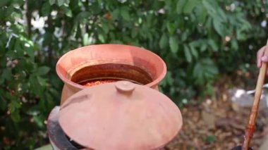 Khao soi - Geleneksel Tayland yemeği, Tayland körili ve sarı körili tavuk. Khao soya ünlü bir Kuzey Tayland yemeğidir.