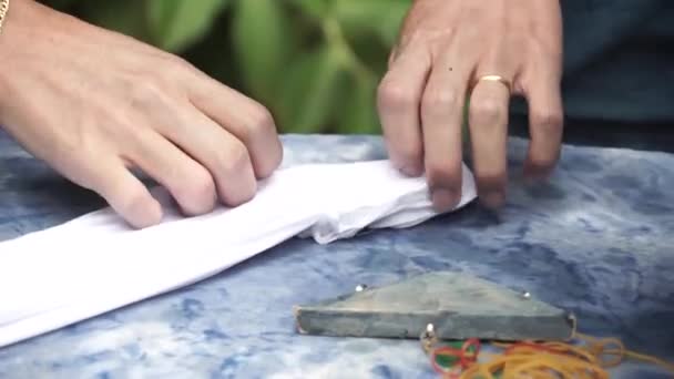 Tehnica Tradițională Manuală Vopsire Țesăturilor Culoarea Indigo Naturală Thailanda — Videoclip de stoc
