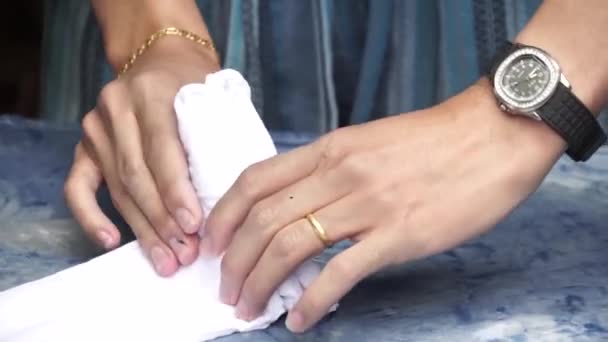 Tecnica Tradizionale Artigianale Tintura Del Tessuto Colore Indaco Naturale Thailandia — Video Stock