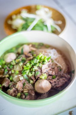 Tahta masada Çin Biftek Çorbası Tarifi