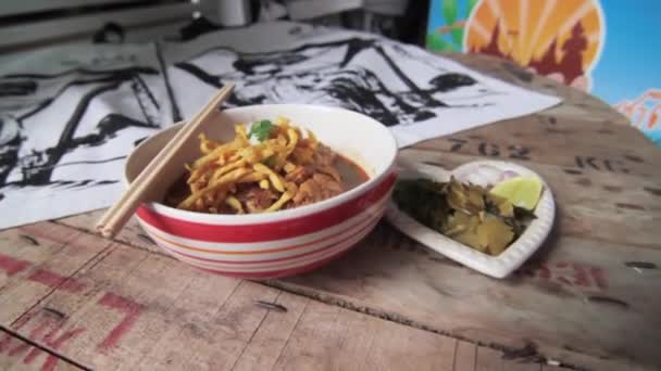 Khao Soi Traditionelles Thai Essen Thai Curry Mit Nudelgericht Gelbem — Stockvideo