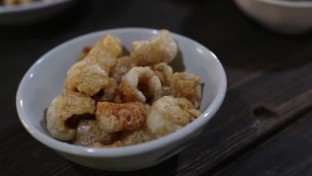 Graffi Maiale Perfetti Cracklings Maiale Serviti Tratta Popolare Piatto Cibo — Video Stock