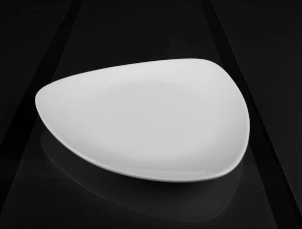 Háromszögletű Sekély Porcelántál Ételfelszolgáláshoz — Stock Fotó