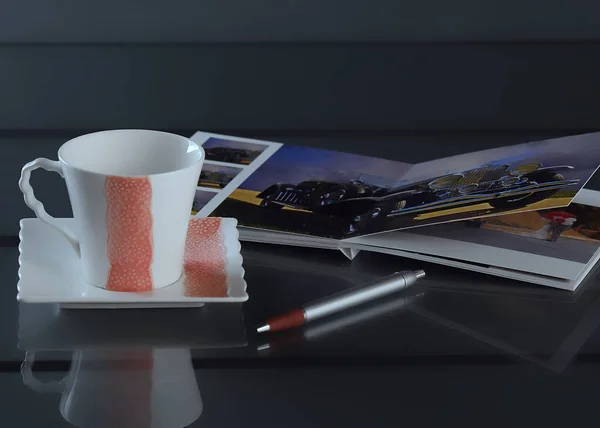 Porzellantasse Kaffee Auf Dem Tisch — Stockfoto