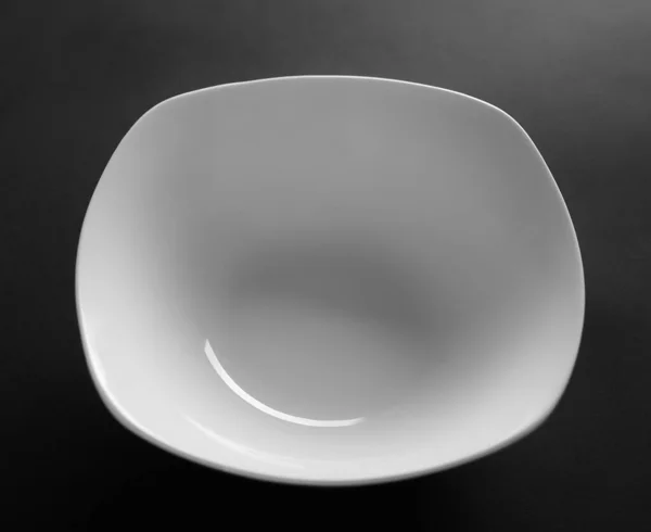 Λευκό Πιάτο Porcelan Απομονωμένο Γκρι Φόντο — Φωτογραφία Αρχείου
