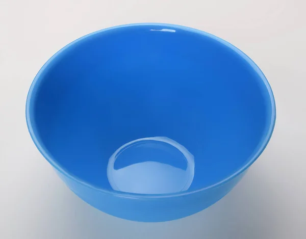 Голубая Пластиковая Глубокая Посуда Изолированная Белом Фоне — стоковое фото