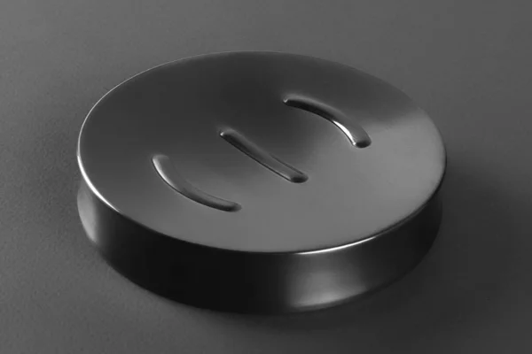 Порожній Металевий Мильний Посуд Сірому Фоні — стокове фото