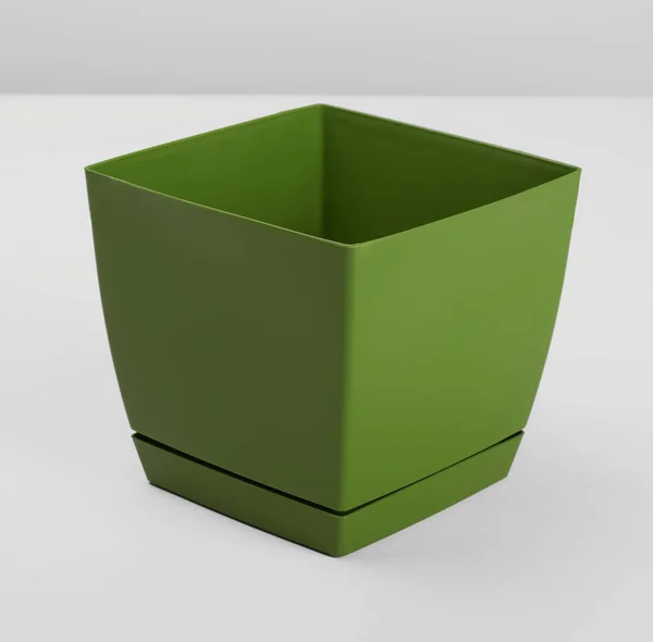空の緑のプラスチックの植木鉢 — ストック写真