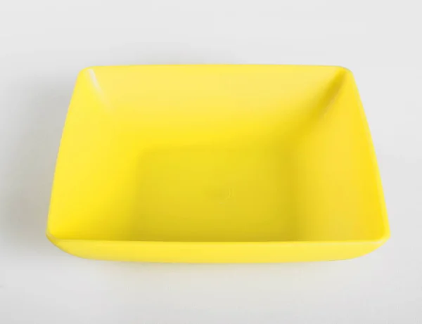 Sarı Plastik Sığ Yemek — Stok fotoğraf