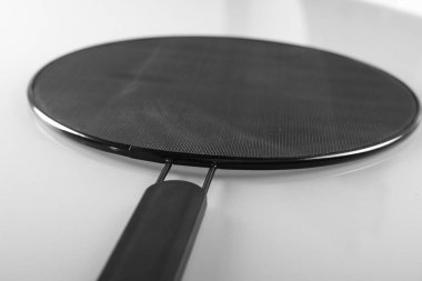 Beyaz arkaplanda izole edilmiş sıçrama ekranını kapat