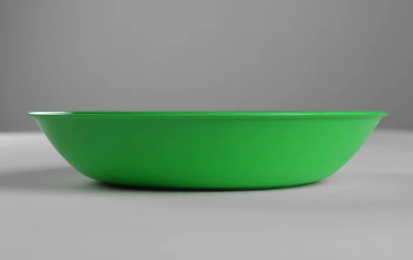绿色塑料浅菜 — 图库照片