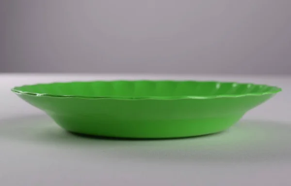 Yeşil Plastik Sığ Yemek — Stok fotoğraf