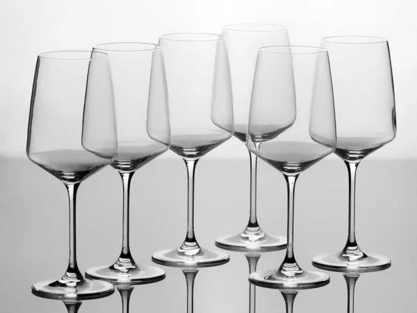 Ensemble Six Verres Vin Vides Isolés Sur Fond Blanc — Photo