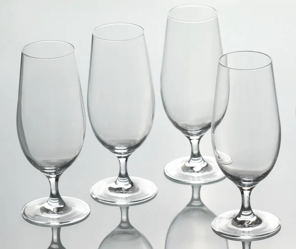 Ensemble Quatre Verres Eau Vides Isolés Sur Fond Blanc — Photo