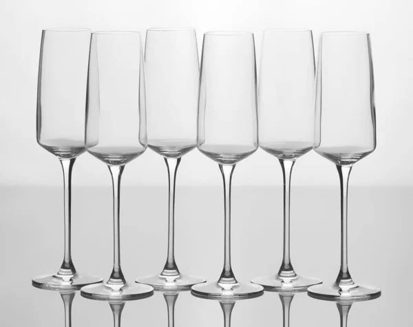 Conjunto Seis Copos Vinho Vazios Isolados Sobre Fundo Branco — Fotografia de Stock