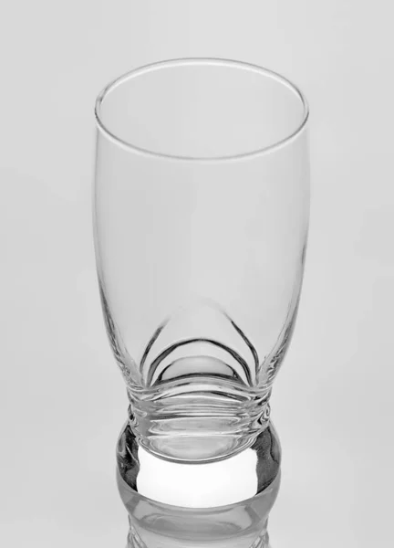 Elegantes Leeres Glas Isoliert Auf Weißem Hintergrund — Stockfoto