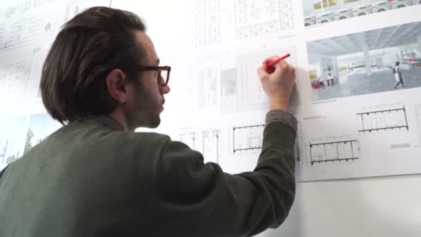 Young Architect Man Casual Wear Notes His Construction Plan — Stock Video