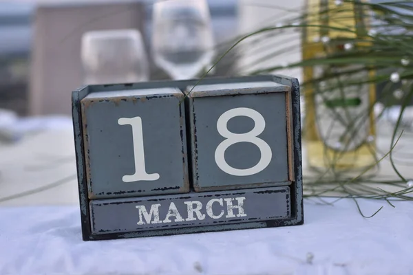 3月18日 3月18日和3月18日 木制方块日历 — 图库照片