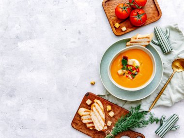 Soğuk İspanyol Gazpacho domates çorbası