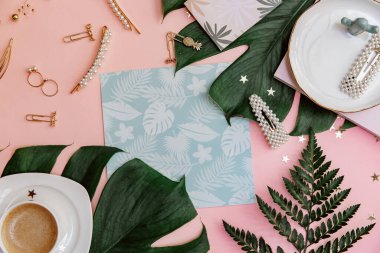 Ofis masası. Tropik düzlük. Merkez ofis çalışma alanı. 